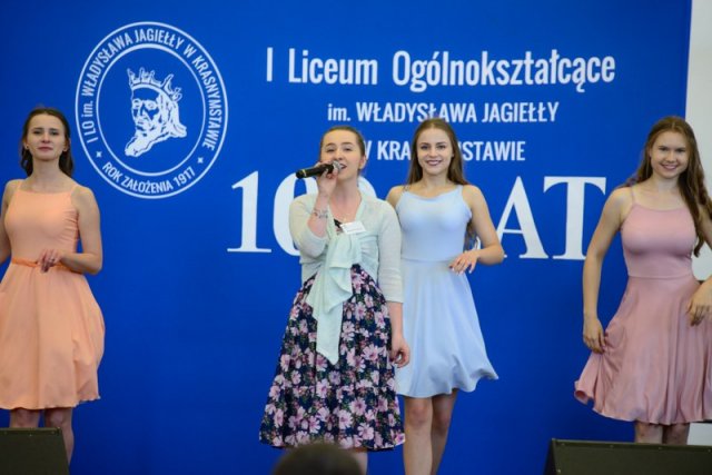 Jubileusz 100-lecia Szkoły - „Wspomnień czar” - część artystyczna podczas uroczystych obchodów Jubileuszu Szkoły